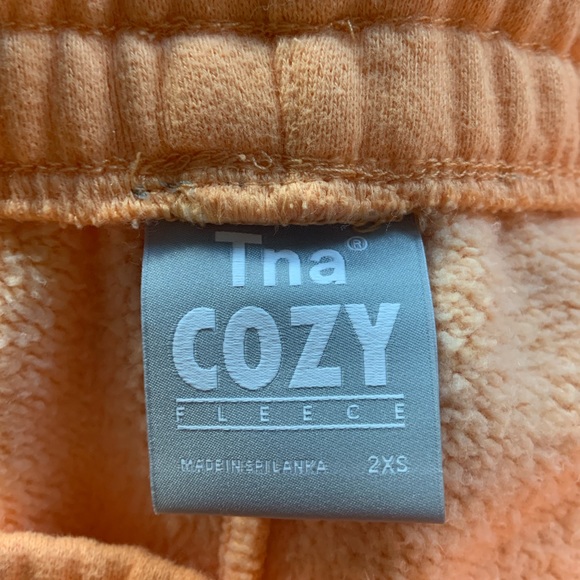 Aritzia Cozy Boyfriend Shorts in the colour apricot - Picture 4 of 9